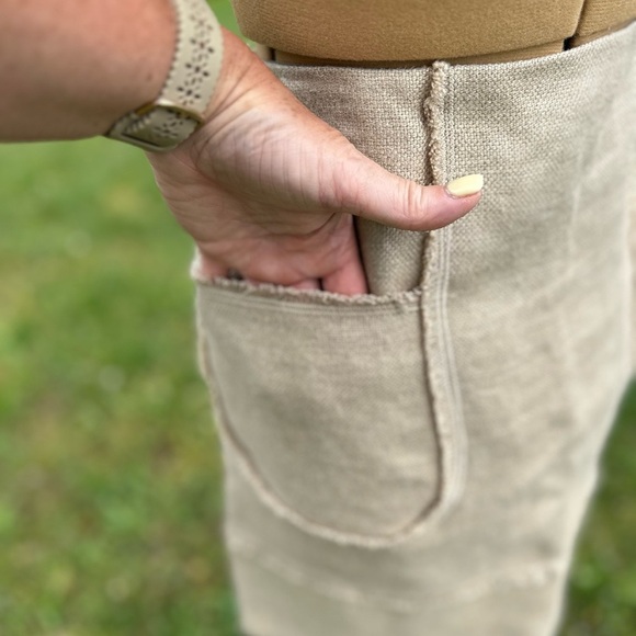 Oscar de le Renta skirt. Saks Fifth Avenue. Soft burlap. Frayed hem. Size 10 - Picture 5 of 9